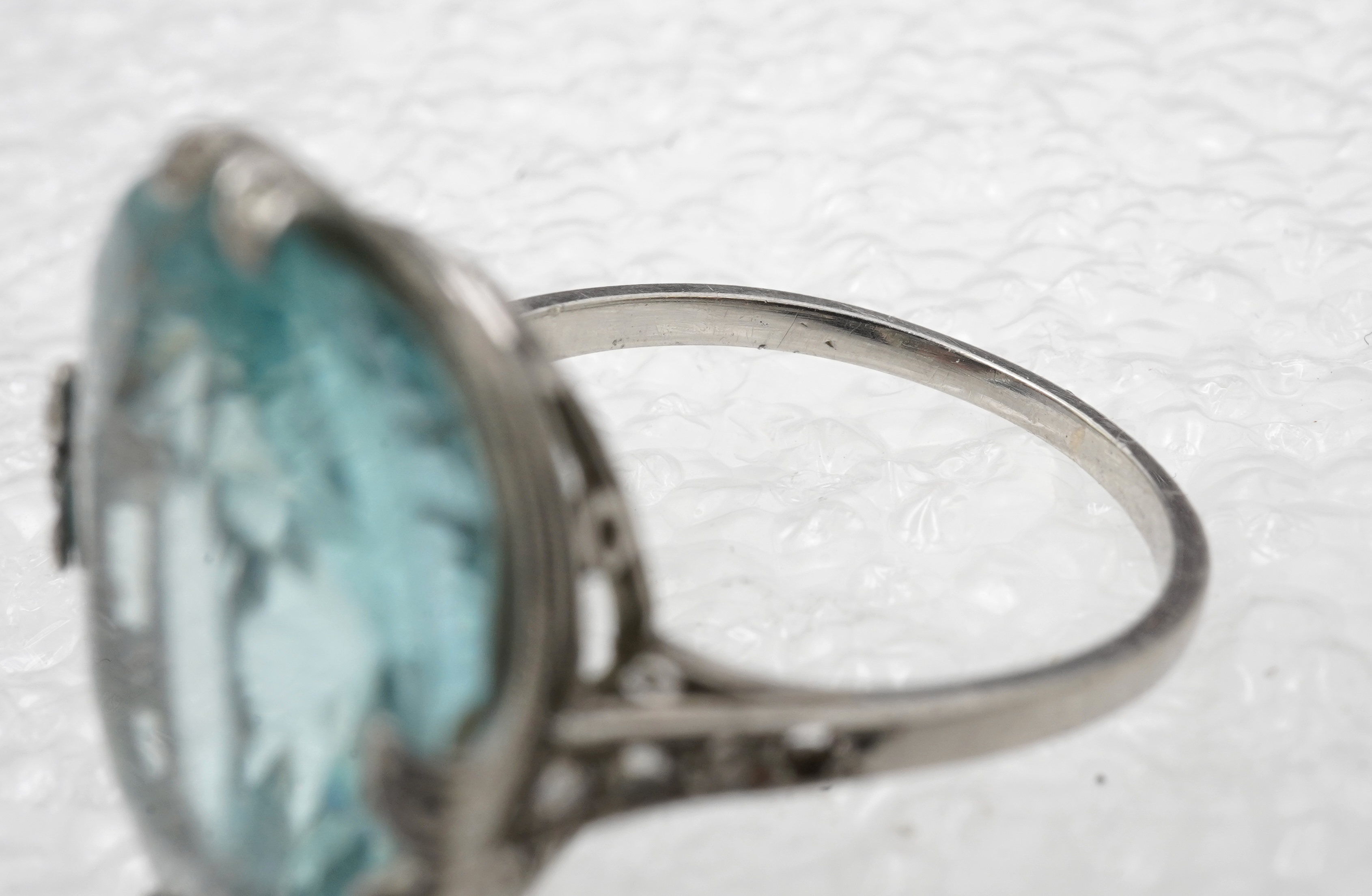An attractive Belle Epoque aquamarine and diamond ring, early 20th century